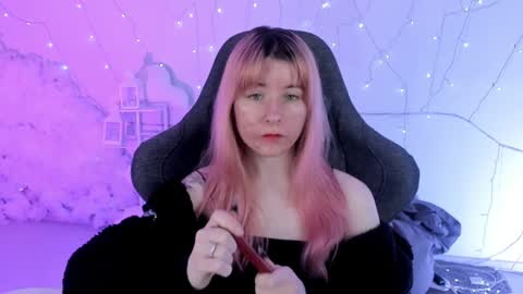 Snapshot of lexiwenford chatting on 02.05.25 Lexi Wenford NO NUDE GODDESS online show from 02.05.25