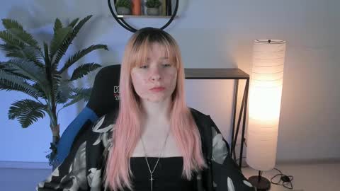 Snapshot of lexiwenford chatting on 02.21.25 Lexi Wenford NO NUDE GODDESS online show from 02.21.25