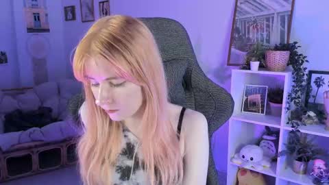 Snapshot of lexiwenford chatting on 03.04.25 Lexi Wenford NO NUDE GODDESS online show from 03.04.25