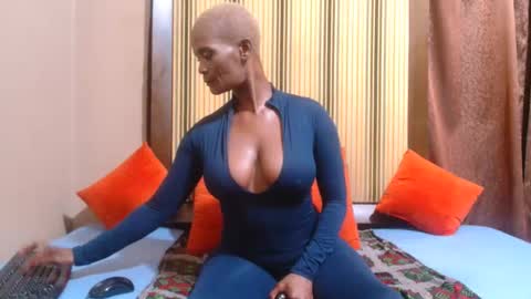 Silindile Caroline Madlala online show from 01.15.26