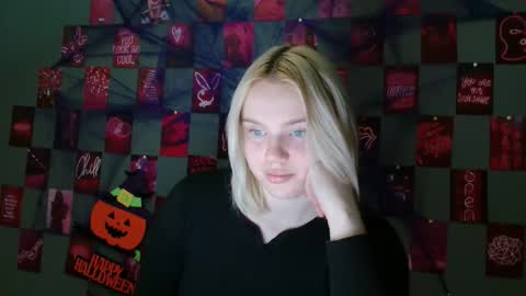 Leyla online show from 10.03.25