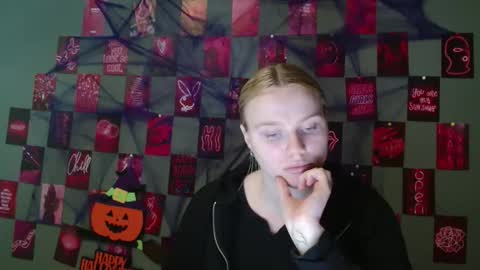 Leyla online show from 10.17.25