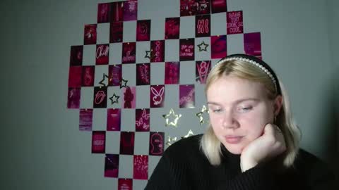 Leyla online show from 11.06.25