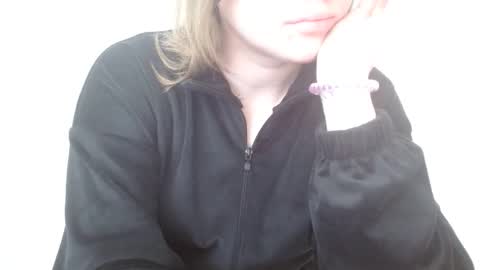 Snapshot of leyla_le chatting on 04.28.26 Leyla online show from 04.28.26