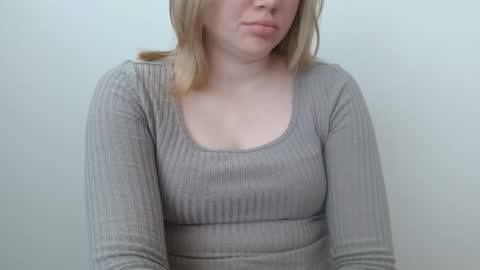 Snapshot of leyla_le chatting on 05.15.26 Leyla online show from 05.15.26