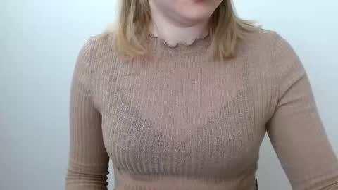 Snapshot of leyla_le chatting on 05.16.26 Leyla online show from 05.16.26