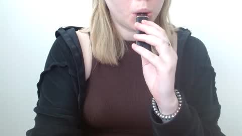Snapshot of leyla_le chatting on 05.20.26 Leyla online show from 05.20.26