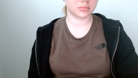 Snapshot of leyla_le chatting on 05.21.26 Leyla online show from 05.21.26