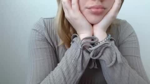 Snapshot of leyla_le chatting on 05.22.26 Leyla online show from 05.22.26