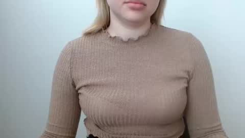 Snapshot of leyla_le chatting on 05.25.26 Leyla online show from 05.25.26