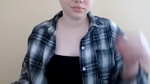 Snapshot of leyla_le chatting on 06.19.26 Leyla online show from 06.19.26