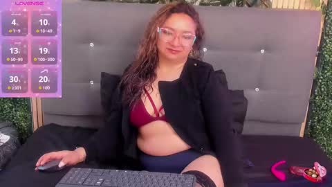 Snapshot of leyla_smithh chatting on 09.11.25 Leyla smithh online show from 09.11.25
