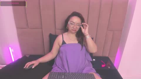 Snapshot of leyla_smithh chatting on 09.15.25 Leyla smithh online show from 09.15.25