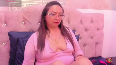 Snapshot of leyla_smithh chatting on 09.25.25 Leyla smithh online show from 09.25.25