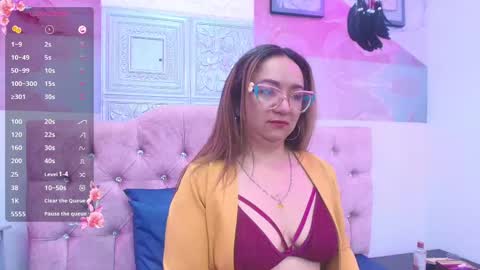 Snapshot of leyla_smithh chatting on 10.01.25 Leyla smithh online show from 10.01.25