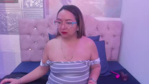 Snapshot of leyla_smithh chatting on 10.20.25 Leyla smithh online show from 10.20.25
