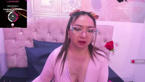 Snapshot of leyla_smithh chatting on 10.21.25 Leyla smithh online show from 10.21.25