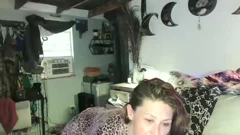 Olive Pena online show from 09.16.25