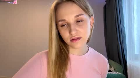 Mia online show from 11.27.25