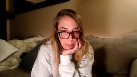 Hornystonerchick online show from 12.04.24