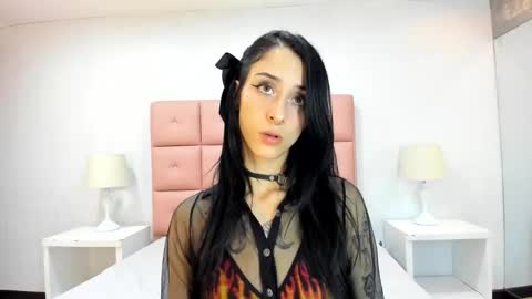 Snapshot of lhiamfitt chatting on 01.04.25 lhiamfitt online show from 01.04.25