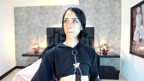Snapshot of lhiamfitt chatting on 01.07.25 lhiamfitt online show from 01.07.25