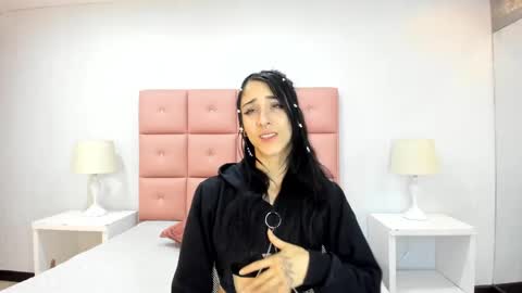 Snapshot of lhiamfitt chatting on 01.22.25 lhiamfitt online show from 01.22.25