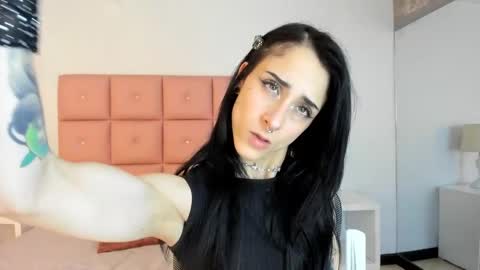 Snapshot of lhiamfitt chatting on 01.24.25 lhiamfitt online show from 01.24.25