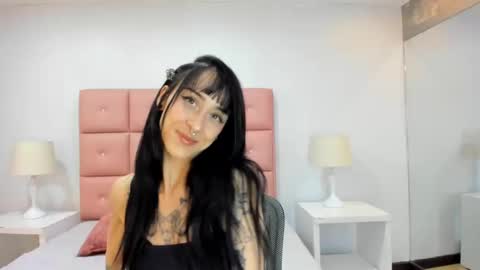 Snapshot of lhiamfitt chatting on 01.31.25 lhiamfitt online show from 01.31.25