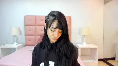 Snapshot of lhiamfitt chatting on 02.04.25 lhiamfitt online show from 02.04.25