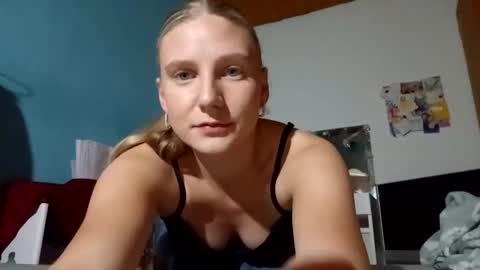 lia06_ online show from 10.03.25