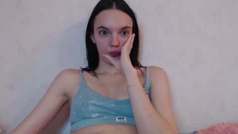 Snapshot of lia__meow chatting on 01.13.25 Lia online show from 01.13.25