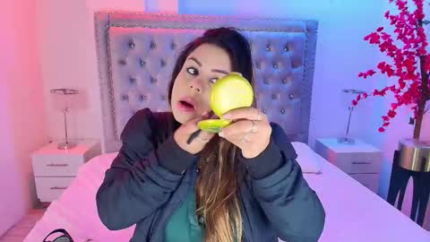 Lia  online show from 11.05.25