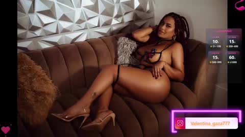 Snapshot of lia_daniiels01 chatting on 02.10.25 V A L online show from 02.10.25