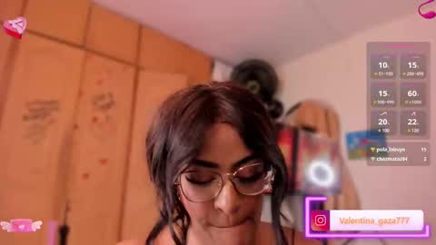 Snapshot of lia_daniiels01 chatting on 02.13.25 V A L online show from 02.13.25