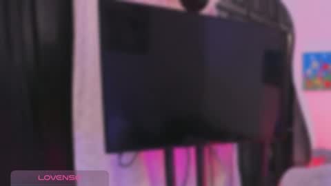 Snapshot of lia_daniiels01 chatting on 03.11.25 V A L online show from 03.11.25