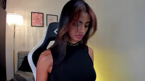 Snapshot of lia_girl2 chatting on 10.03.25 Lia online show from 10.03.25