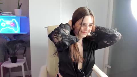Snapshot of lia_lil chatting on 09.16.25 Lia online show from 09.16.25