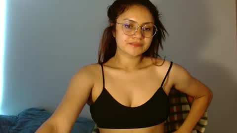 Snapshot of lia_miracle chatting on 05.29.26 lia_miracle online show from 05.29.26