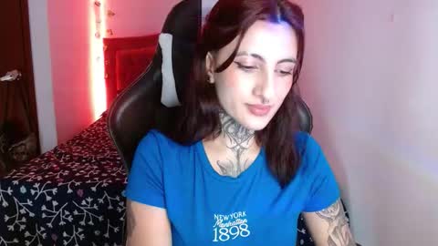 Snapshot of lia_miss2 chatting on 10.10.25 lia spicy ig online show from 10.10.25