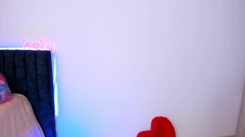 Little Queen Lia  online show from 12.29.24