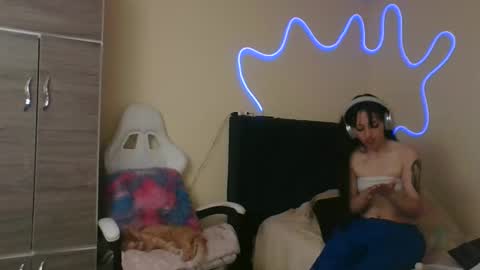 Little Queen Lia  online show from 11.16.25