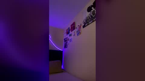 Little Queen Lia  online show from 12.15.25