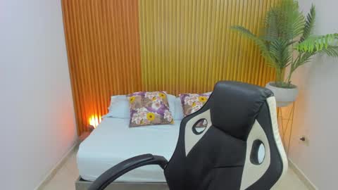 Lia  online show from 02.23.25