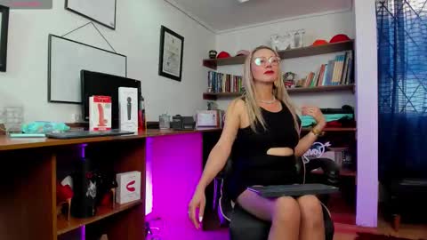 Lia Taylor online show from 02.03.26