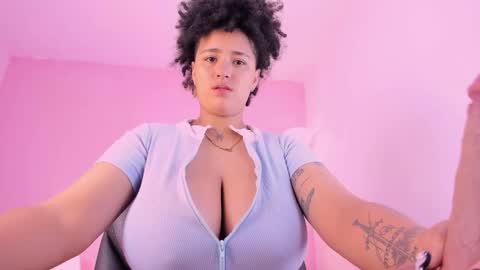 Snapshot of liaamoretzz chatting on 09.29.25 liaa moretzz online show from 09.29.25