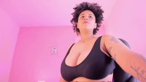 Snapshot of liaamoretzz chatting on 10.11.25 liaa moretzz online show from 10.11.25