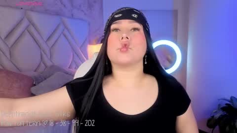 Snapshot of liacox chatting on 04.22.26 Lia Cox online show from 04.22.26