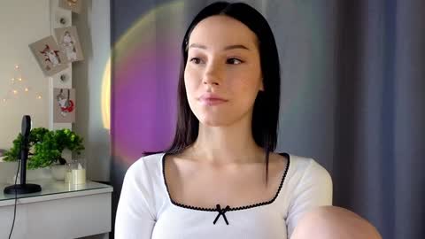 Lia  online show from 12.04.24