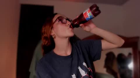 Snapshot of liahilton_ chatting on 02.13.25 lh6 9c online show from 02.13.25